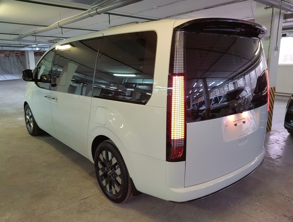 Купить ⁠⁠⁠⁠Hyundai Staria ⁠⁠Lounge Inspiration 2021 полный привод в Москве