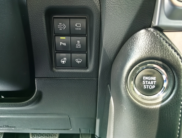 Купить ⁠⁠⁠⁠⁠⁠⁠⁠⁠Toyota Land Cruiser Prado в Москве