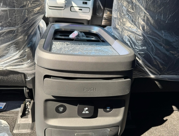 Купить ⁠⁠⁠⁠Hyundai Staria ⁠⁠2025 полный привод в Москве