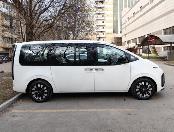 Купить ⁠⁠⁠⁠Hyundai Staria 2025 полный привод в Москве