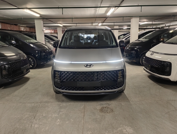Купить ⁠⁠⁠⁠Hyundai Staria ⁠⁠Lounge Inspiration 2023 полный привод в Москве
