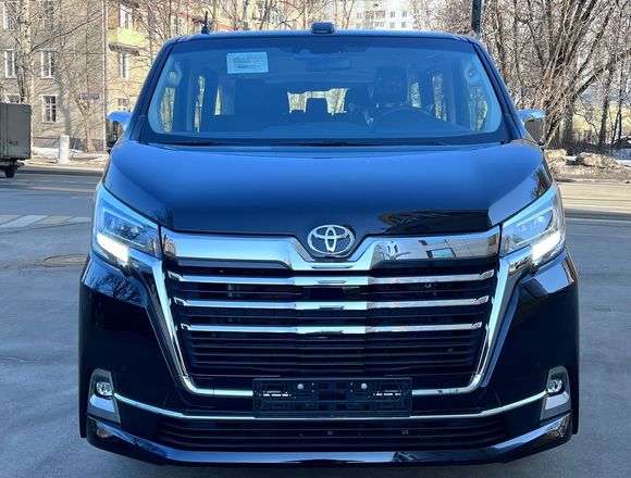 Купить ⁠⁠Toyota Hiace 2023 год в Москве