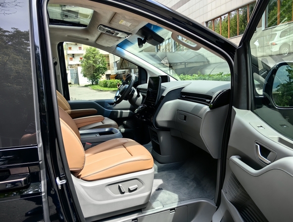 Купить ⁠⁠⁠⁠Hyundai Staria ⁠⁠Lounge Inspiration 2022 полный привод в Москве