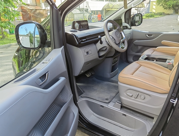 Купить ⁠⁠⁠⁠Hyundai Staria ⁠⁠Lounge Inspiration 2022 полный привод в Москве