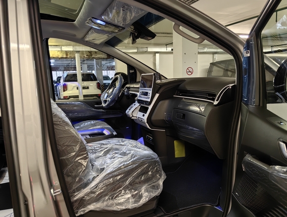 Купить ⁠⁠⁠⁠Hyundai Staria ⁠⁠Lounge Inspiration 2023 полный привод в Москве