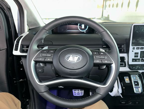 Купить ⁠⁠⁠⁠Hyundai Staria ⁠⁠2025 полный привод в Москве