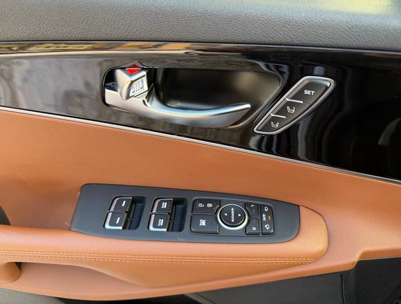 Купить ⁠⁠Kia Sorento 2018 года в Москве