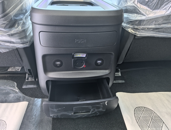 Купить ⁠⁠⁠⁠Hyundai Staria ⁠⁠Lounge Inspiration 2023 полный привод в Москве