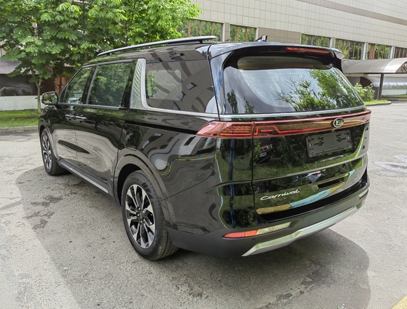 Купить ⁠⁠⁠⁠Kia Carnival Signature 2021 г. в Москве
