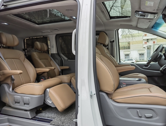 Купить ⁠⁠⁠⁠Hyundai Staria ⁠⁠Lounge Inspiration 2021 полный привод в Москве