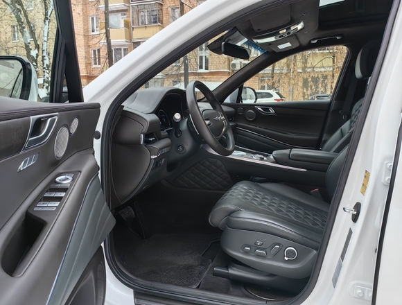 Купить ⁠Genesis GV-80 4wd в Москве