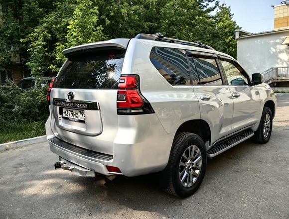 Купить ⁠⁠⁠⁠⁠⁠⁠⁠⁠Toyota Land Cruiser Prado в Москве