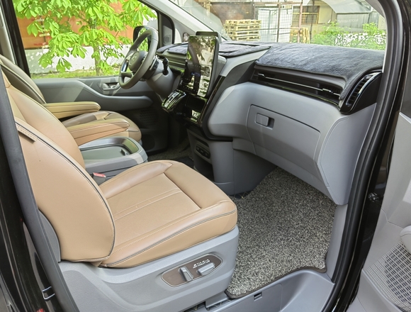 Купить ⁠⁠⁠⁠Hyundai Staria ⁠⁠Lounge Inspiration 2021 полный привод в Москве