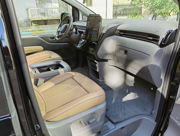 Купить ⁠⁠⁠⁠Hyundai Staria ⁠⁠Lounge Inspiration 2022 полный привод в Москве