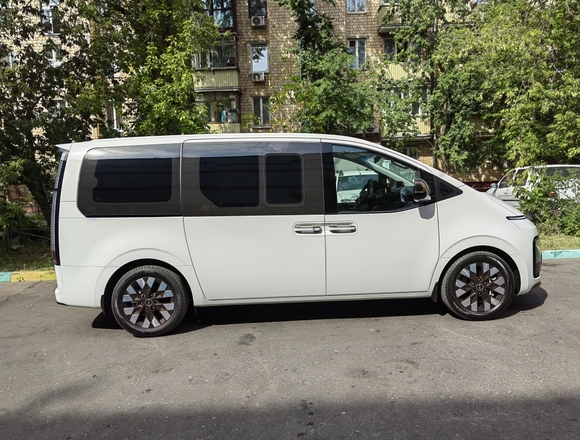 Купить ⁠⁠⁠⁠Hyundai Staria ⁠⁠Lounge Inspiration 2022 полный привод в Москве