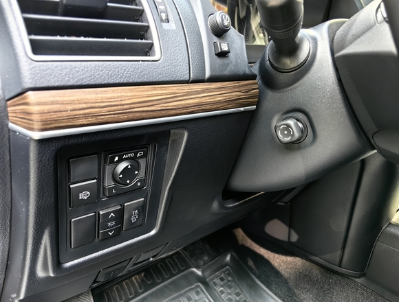 Купить ⁠⁠⁠⁠⁠⁠⁠⁠⁠Toyota Land Cruiser Prado в Москве