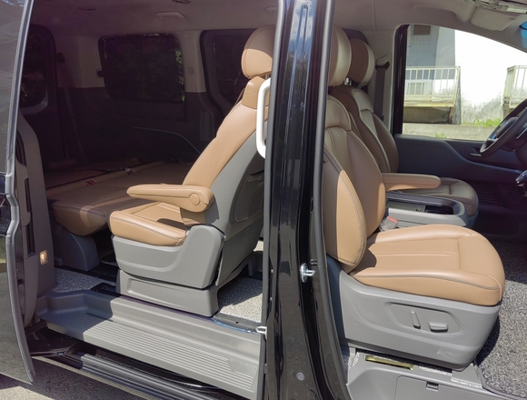 Купить ⁠⁠⁠⁠Hyundai Staria ⁠⁠Lounge Inspiration 2021 полный привод в Москве