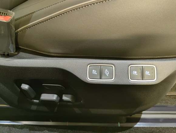 Купить ⁠⁠⁠⁠Hyundai Staria ⁠⁠Lounge Inspiration 2023 полный привод в Москве