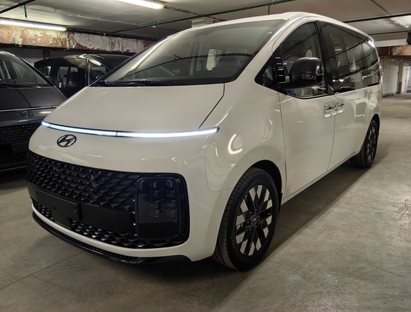 Купить ⁠⁠⁠⁠Hyundai Staria ⁠⁠Lounge Inspiration 2023 полный привод в Москве