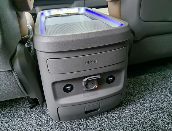 Купить ⁠⁠⁠⁠Hyundai Staria ⁠⁠Lounge Inspiration 2021 полный привод в Москве