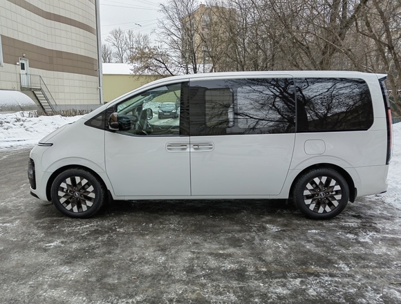 Купить ⁠⁠⁠⁠Hyundai Staria ⁠⁠Lounge Inspiration 2021 полный привод в Москве