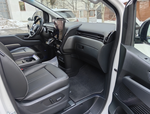 Купить ⁠⁠⁠⁠Hyundai Staria ⁠⁠Lounge Inspiration 2022 полный привод в Москве