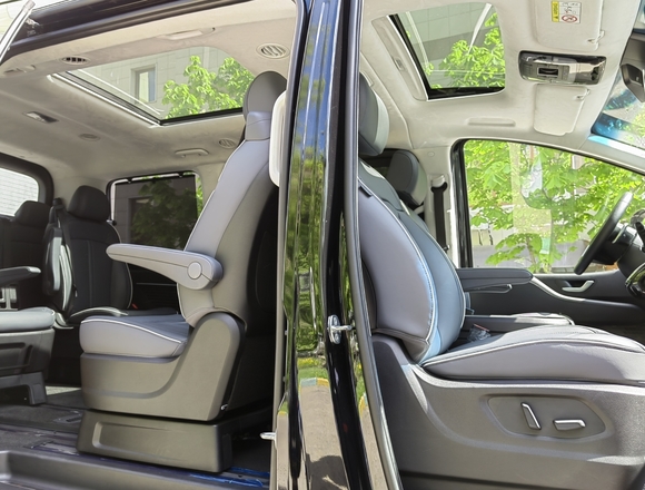 Купить ⁠⁠⁠⁠Hyundai Staria ⁠⁠Lounge Inspiration 2021 полный привод в Москве