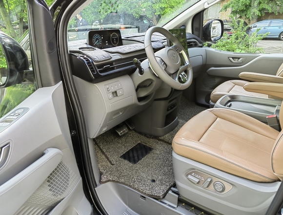 Купить ⁠⁠⁠⁠Hyundai Staria ⁠⁠Lounge Inspiration 2021 полный привод в Москве