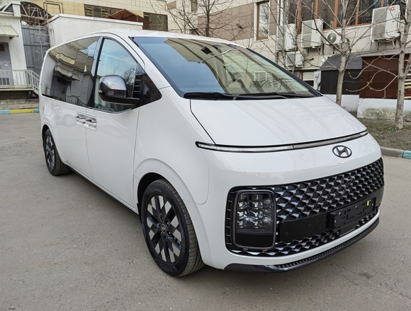 Купить ⁠⁠⁠⁠Hyundai Staria ⁠⁠Lounge Inspiration 2021 полный привод в Москве