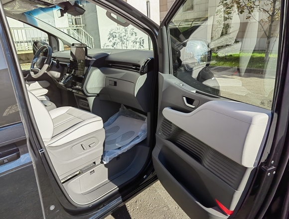 Купить ⁠⁠⁠⁠Hyundai Staria ⁠⁠Lounge Inspiration 2021 полный привод в Москве