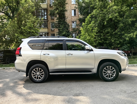 Купить ⁠⁠⁠⁠⁠⁠⁠⁠⁠Toyota Land Cruiser Prado в Москве