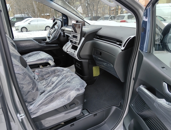 Купить ⁠⁠⁠⁠Hyundai Staria ⁠⁠Lounge Inspiration 2023 полный привод в Москве на Алексеевской