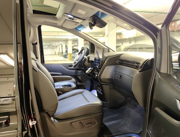 Купить ⁠⁠⁠⁠Hyundai Staria ⁠⁠Lounge Inspiration 2021 полный привод в Москве