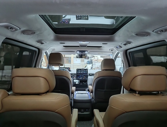 Купить ⁠⁠⁠⁠Hyundai Staria ⁠⁠Lounge Inspiration 2021 полный привод в Москве