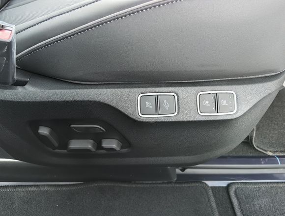 Купить ⁠⁠⁠⁠Hyundai Staria ⁠⁠Lounge Inspiration 2023 полный привод в Москве на Алексеевской