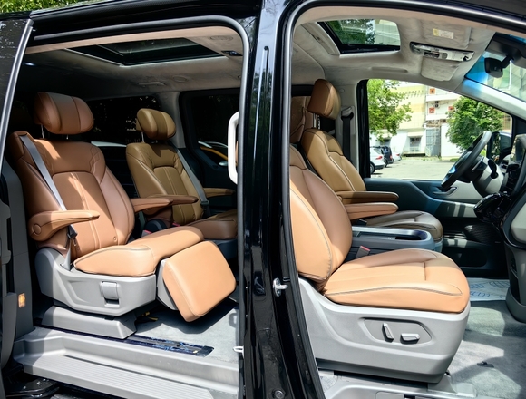 Купить ⁠⁠⁠⁠Hyundai Staria ⁠⁠Lounge Inspiration 2022 полный привод в Москве
