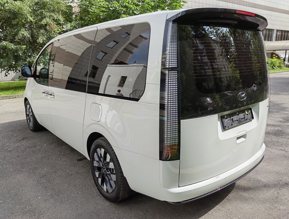 Купить ⁠⁠⁠⁠Hyundai Staria ⁠⁠Lounge Inspiration 2021 полный привод в Москве
