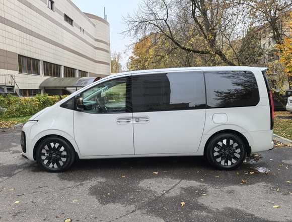 Купить ⁠⁠⁠⁠Hyundai Staria ⁠⁠2025 полный привод в Москве