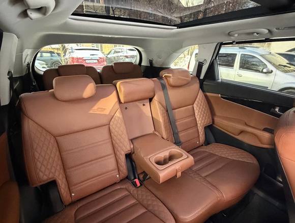 Купить ⁠⁠Kia Sorento 2018 года в Москве