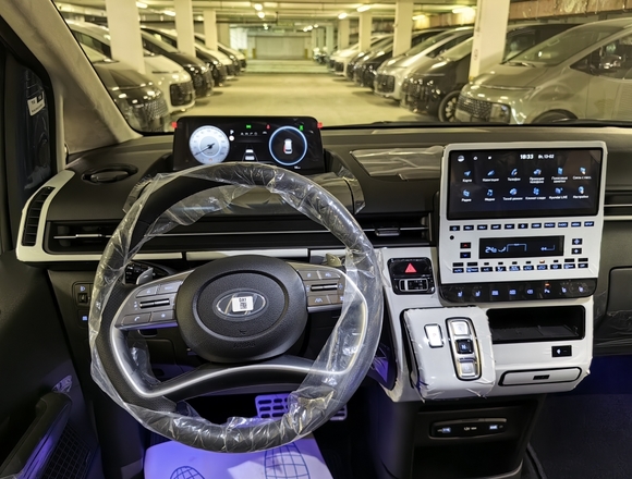 Купить ⁠⁠⁠⁠Hyundai Staria ⁠⁠Lounge Inspiration 2023 полный привод в Москве