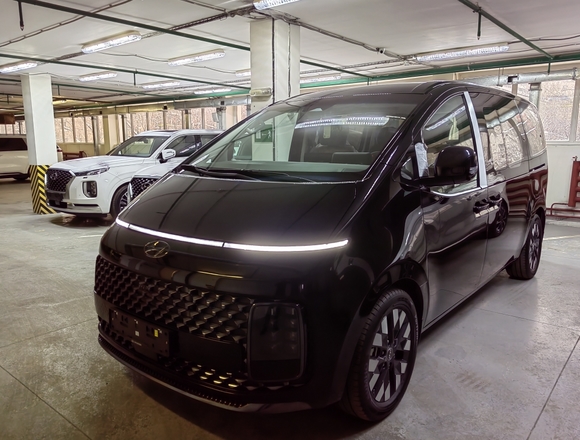 Купить ⁠⁠⁠⁠Hyundai Staria ⁠⁠Lounge Inspiration 2022 полный привод в Москве