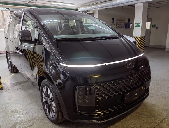 Купить ⁠⁠⁠⁠Hyundai Staria ⁠⁠Lounge Inspiration 2022 полный привод в Москве