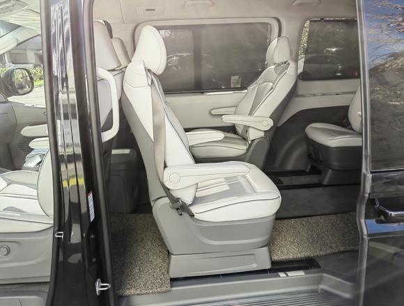 Купить ⁠⁠⁠⁠Hyundai Staria ⁠⁠Lounge Inspiration 2021 полный привод в Москве