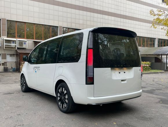 Купить ⁠⁠⁠⁠Hyundai Staria ⁠⁠2025 полный привод в Москве