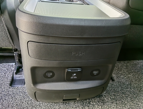 Купить ⁠⁠⁠⁠Hyundai Staria ⁠⁠Lounge Inspiration 2021 полный привод в Москве