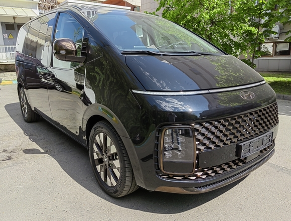 Купить ⁠⁠⁠⁠Hyundai Staria ⁠⁠Lounge Inspiration 2021 полный привод в Москве