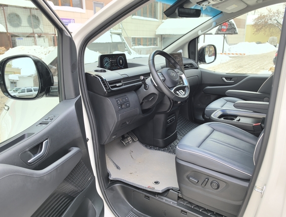 Купить ⁠⁠⁠⁠Hyundai Staria ⁠⁠Lounge Inspiration 2021 полный привод в Москве