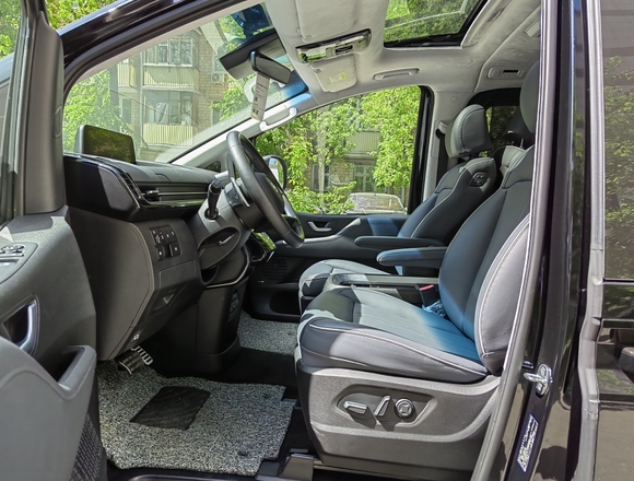 Купить ⁠⁠⁠⁠Hyundai Staria ⁠⁠Lounge Inspiration 2021 полный привод в Москве
